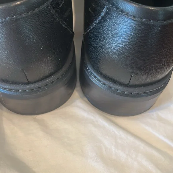 CHANEL - Picture 4 of 6